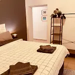 Loft With Gym - Kitchen / Wifi / Free Parking